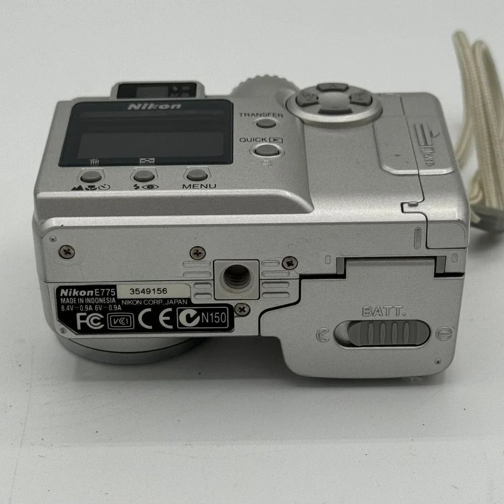 Nikon coolpix 775